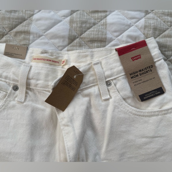 LEVIS HIGH WASTED MOM SHORTS NWT - Picture 2 of 6